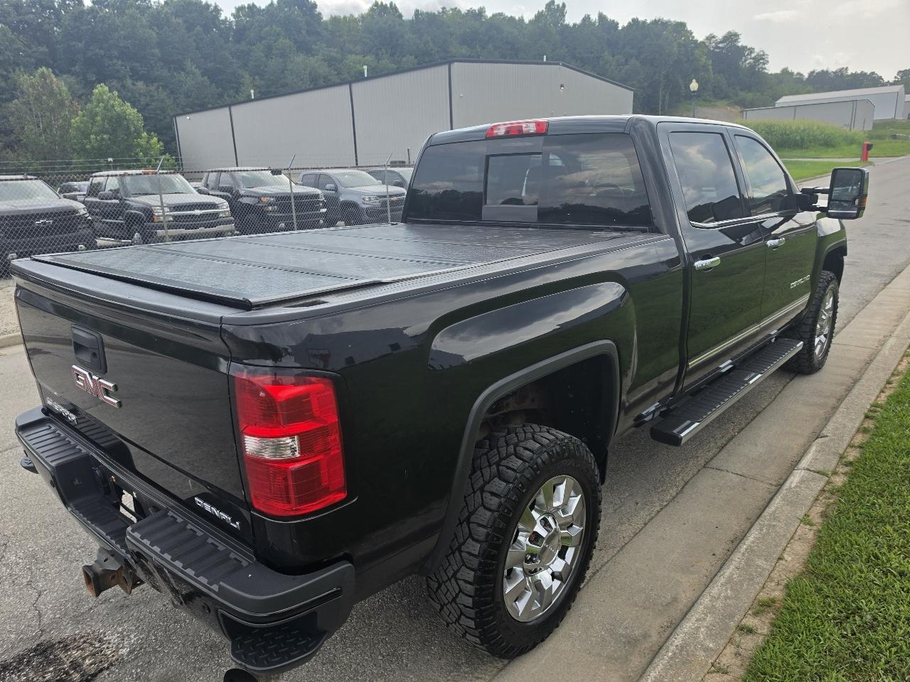 GMC Sierra 2500HD Denali Crew Cab 4WD 2019