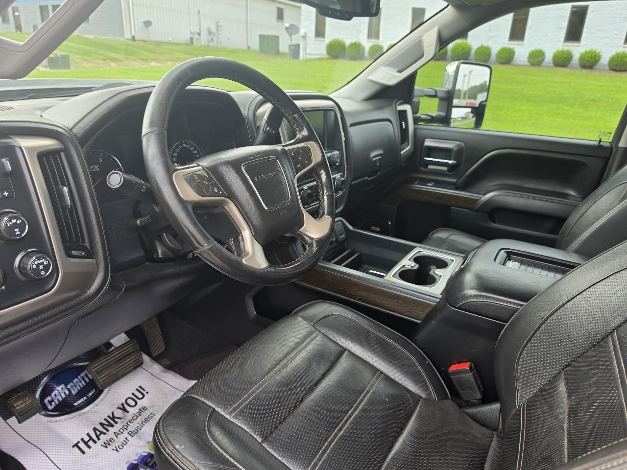 GMC Sierra 2500HD Denali Crew Cab 4WD 2019