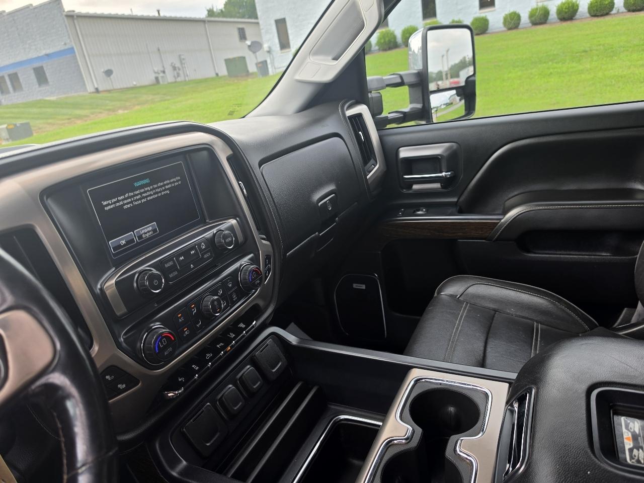 GMC Sierra 2500HD Denali Crew Cab 4WD 2019