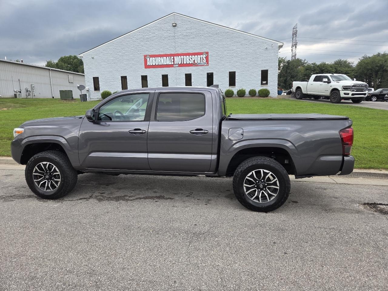 Toyota Tacoma 4WD 2021