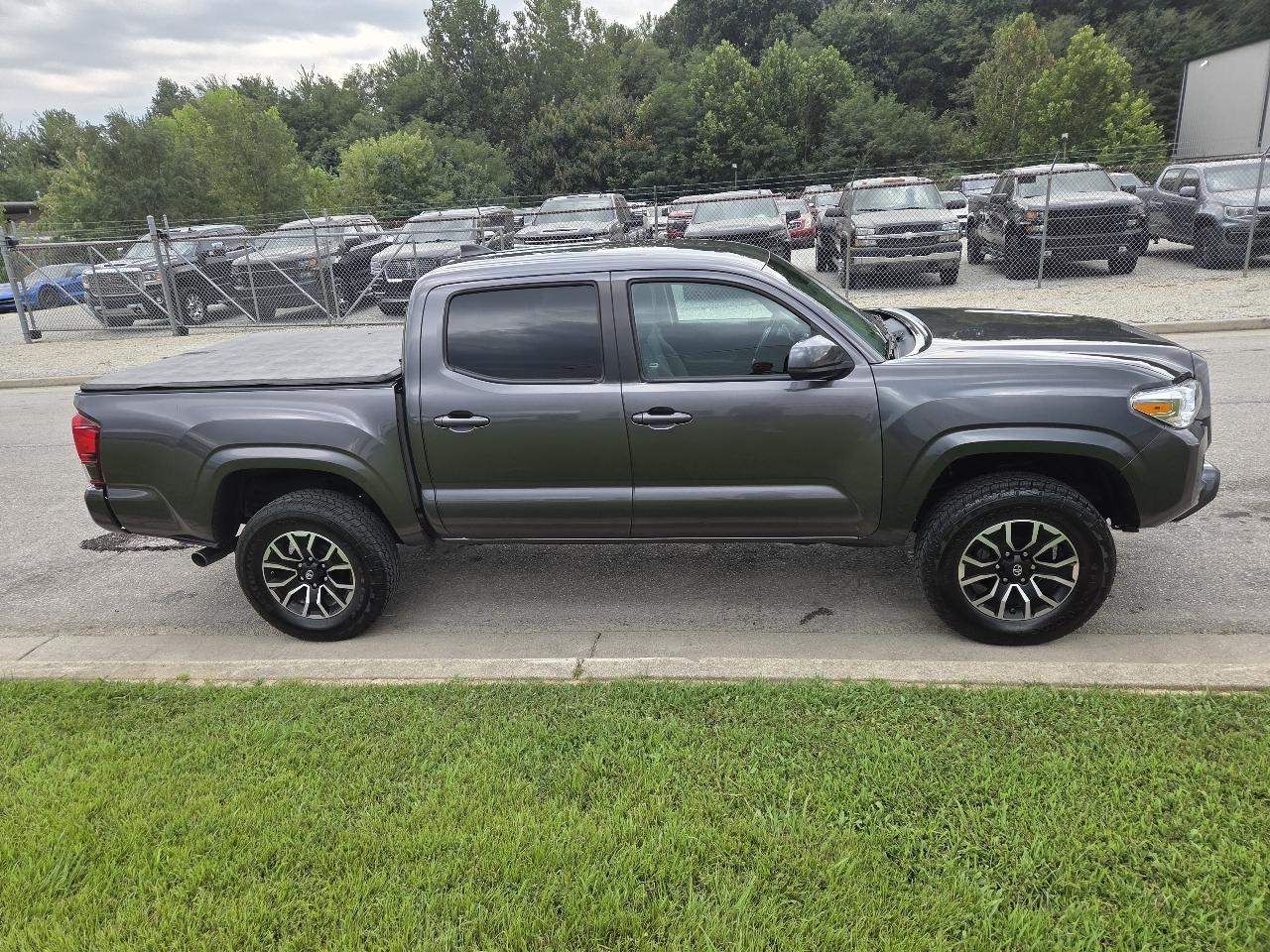 Toyota Tacoma 4WD 2021