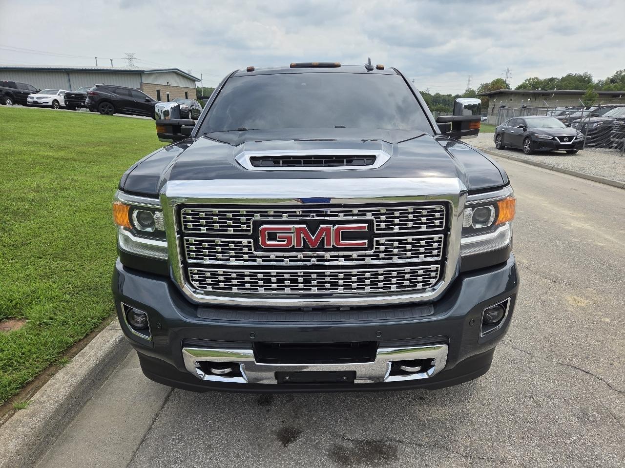 GMC Sierra 2500HD Denali Crew Cab 4WD 2019