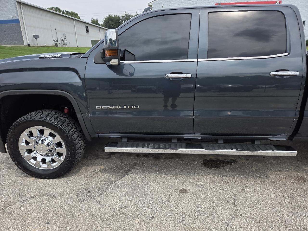 GMC Sierra 2500HD Denali Crew Cab 4WD 2019