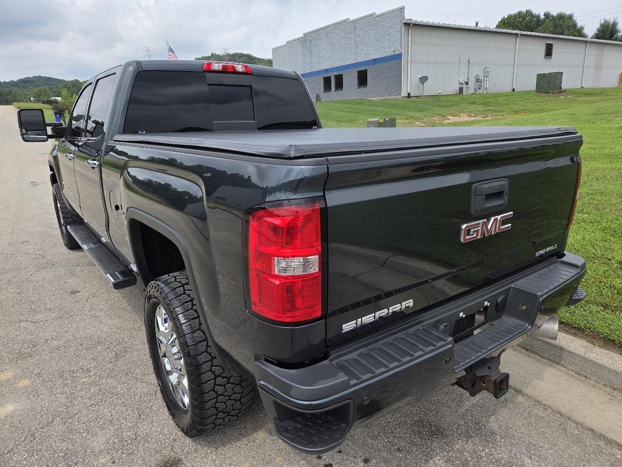 GMC Sierra 2500HD Denali Crew Cab 4WD 2019