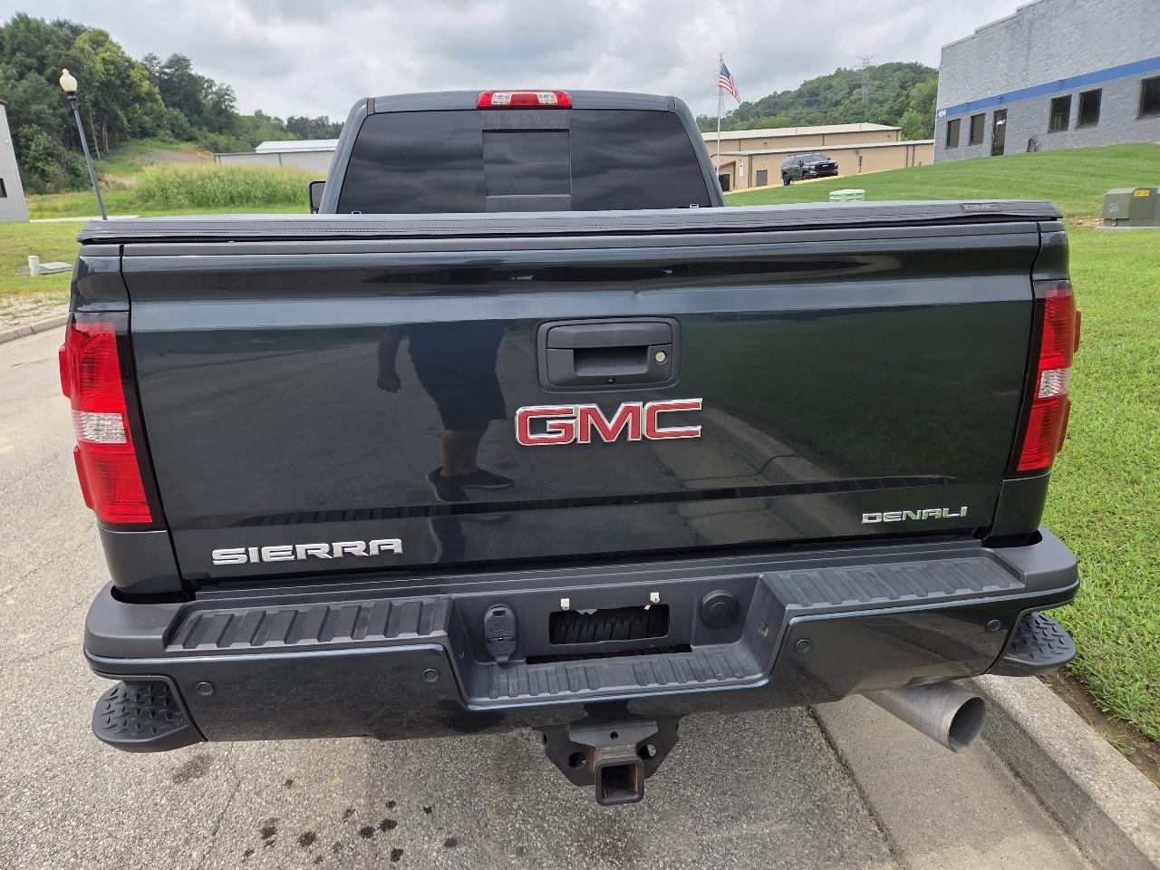 GMC Sierra 2500HD Denali Crew Cab 4WD 2019