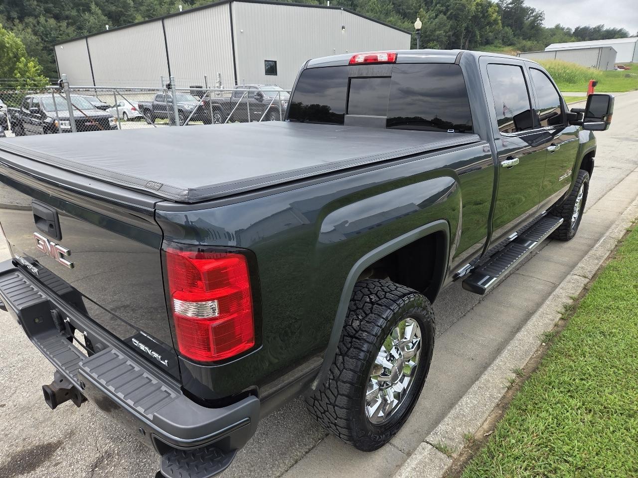 GMC Sierra 2500HD Denali Crew Cab 4WD 2019