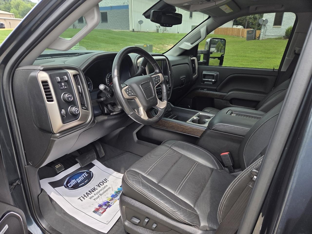 GMC Sierra 2500HD Denali Crew Cab 4WD 2019
