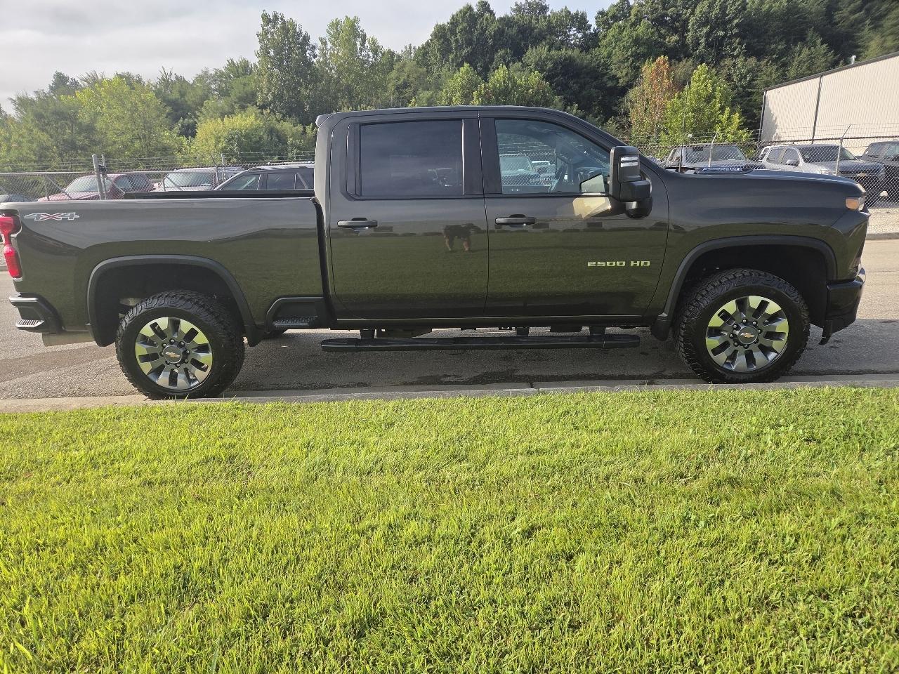 Chevrolet Silverado 2500HD Custom Crew Cab Short Box 4WD 2023