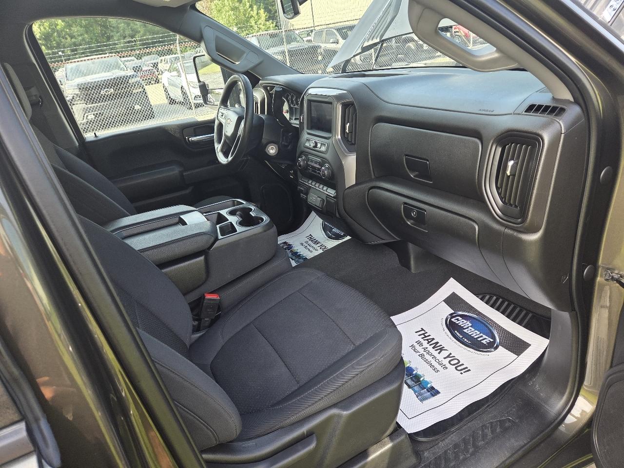 Chevrolet Silverado 2500HD Custom Crew Cab Short Box 4WD 2023