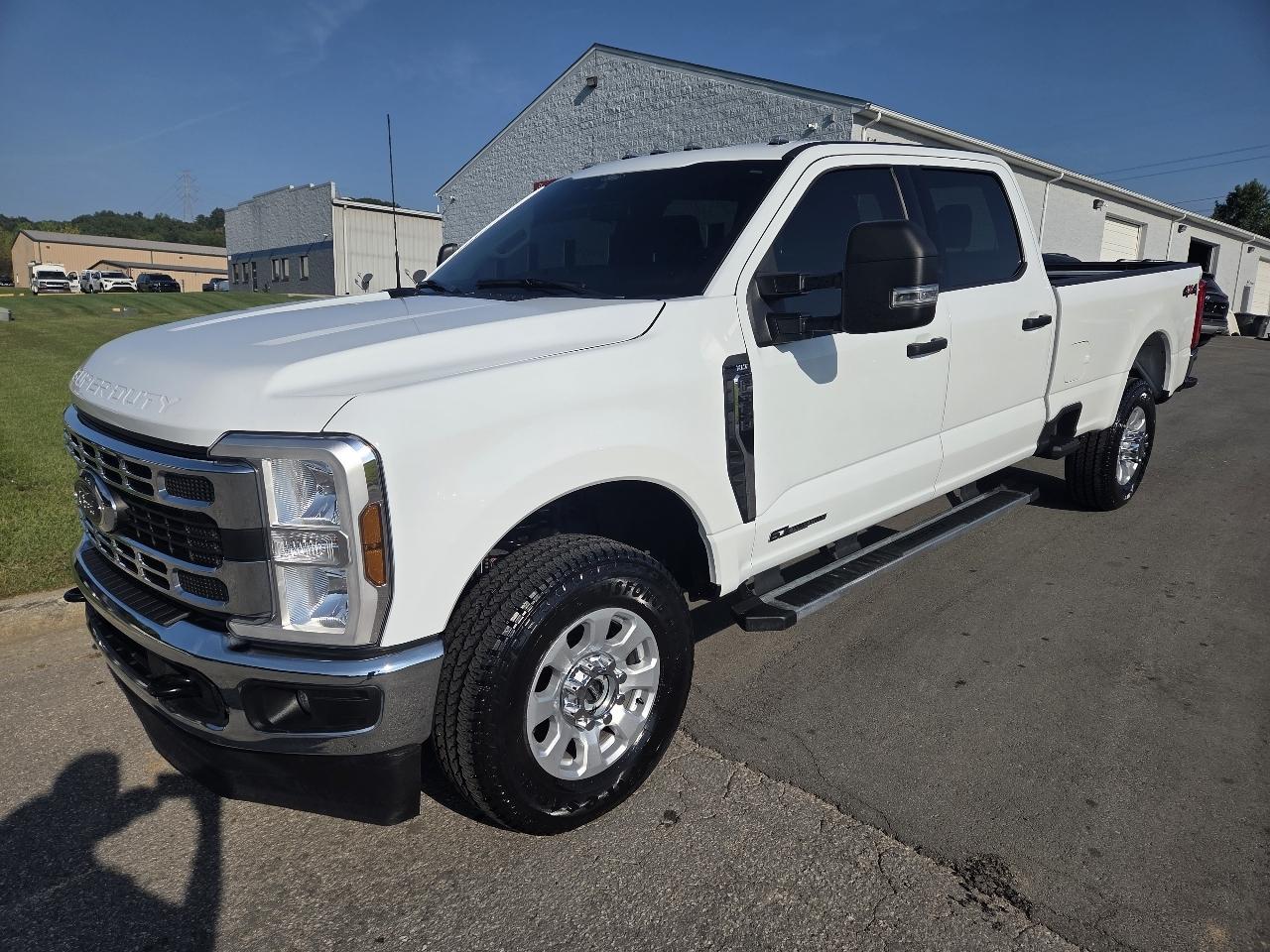 Ford F-350 SD XLT Crew Cab 4WD 2024