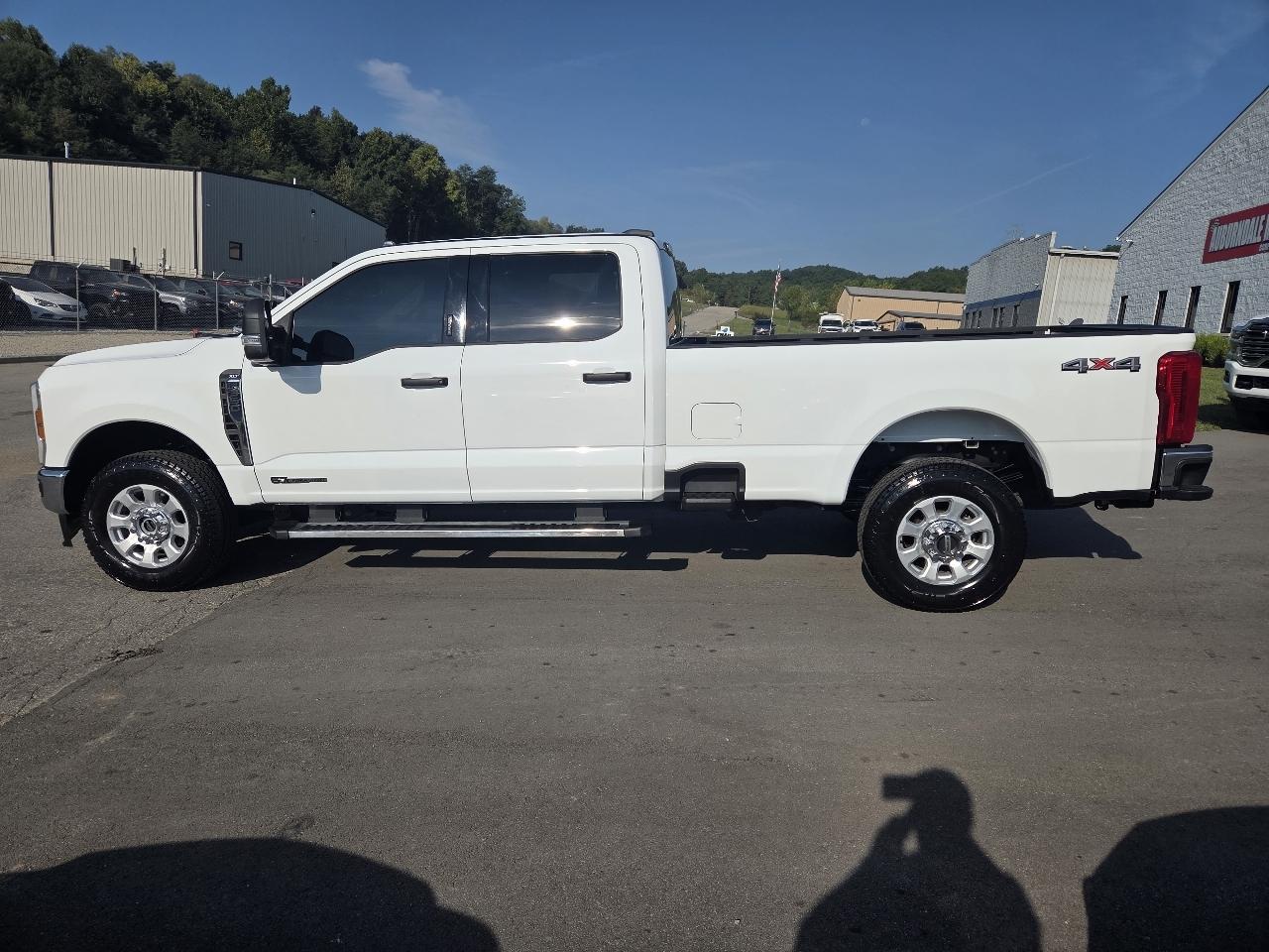 Ford F-350 SD XLT Crew Cab 4WD 2024