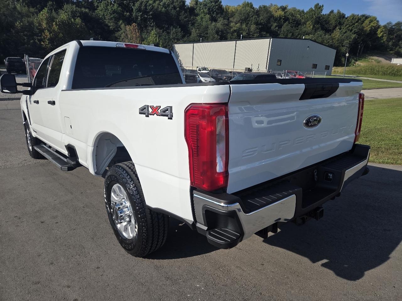 Ford F-350 SD XLT Crew Cab 4WD 2024
