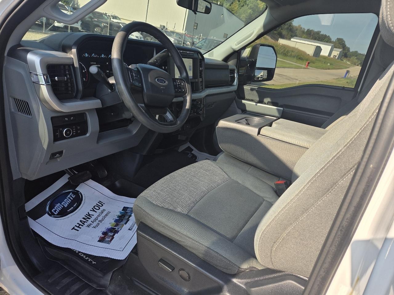 Ford F-350 SD XLT Crew Cab 4WD 2024
