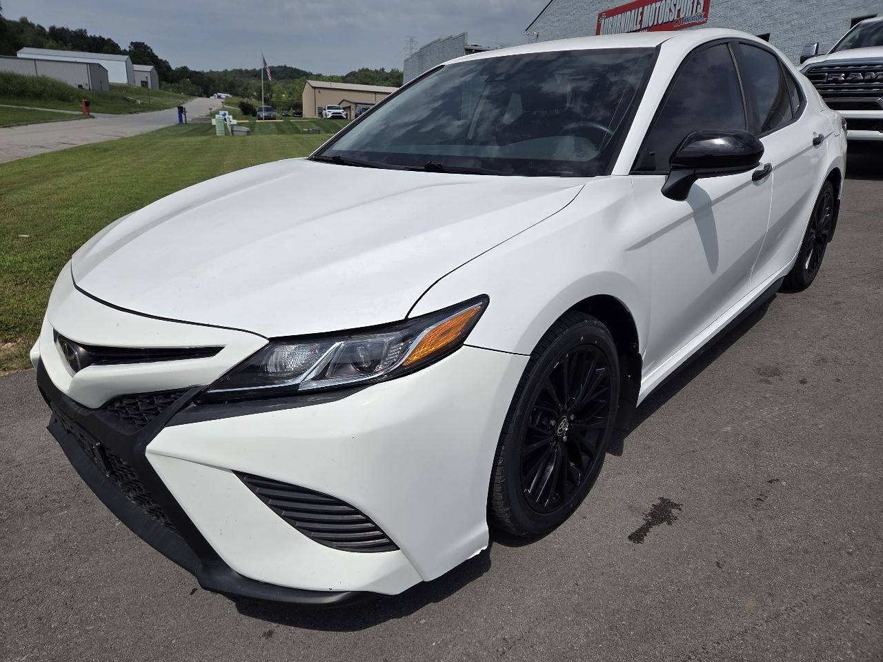 Toyota Camry SE 2020