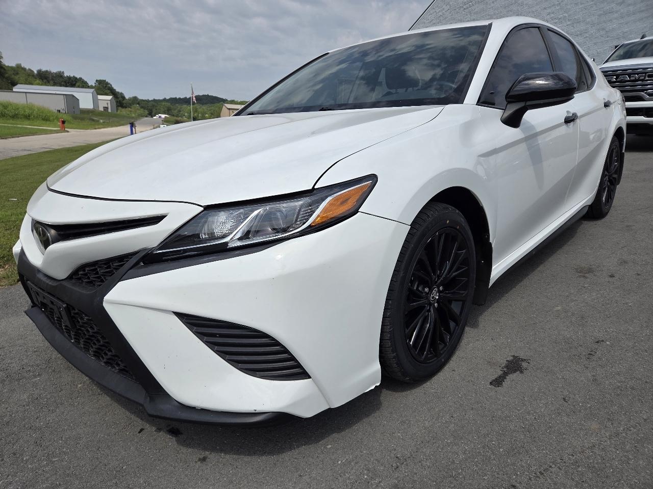 Toyota Camry SE 2020