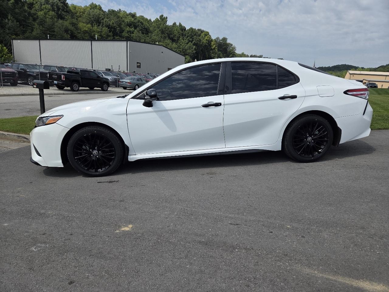 Toyota Camry SE 2020