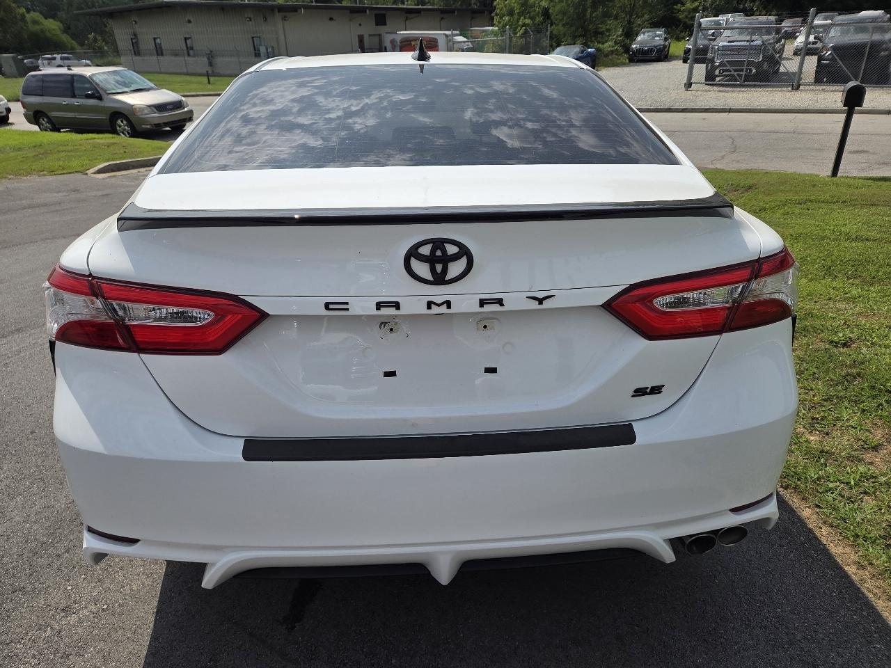 Toyota Camry SE 2020