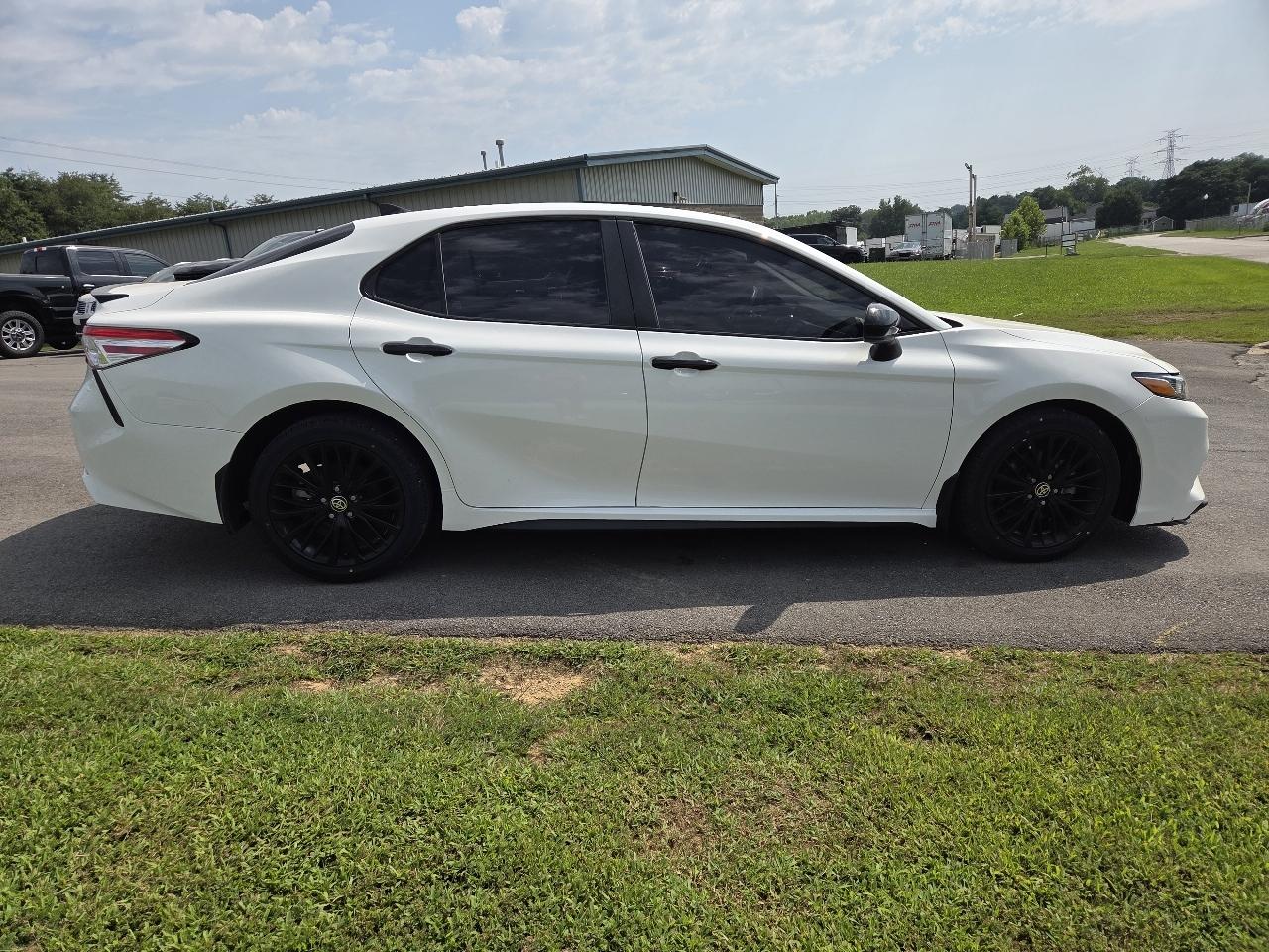 Toyota Camry SE 2020