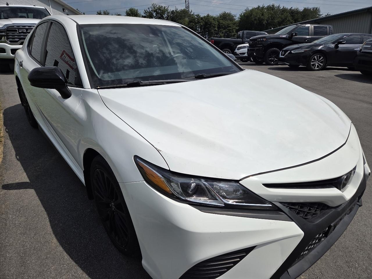 Toyota Camry SE 2020