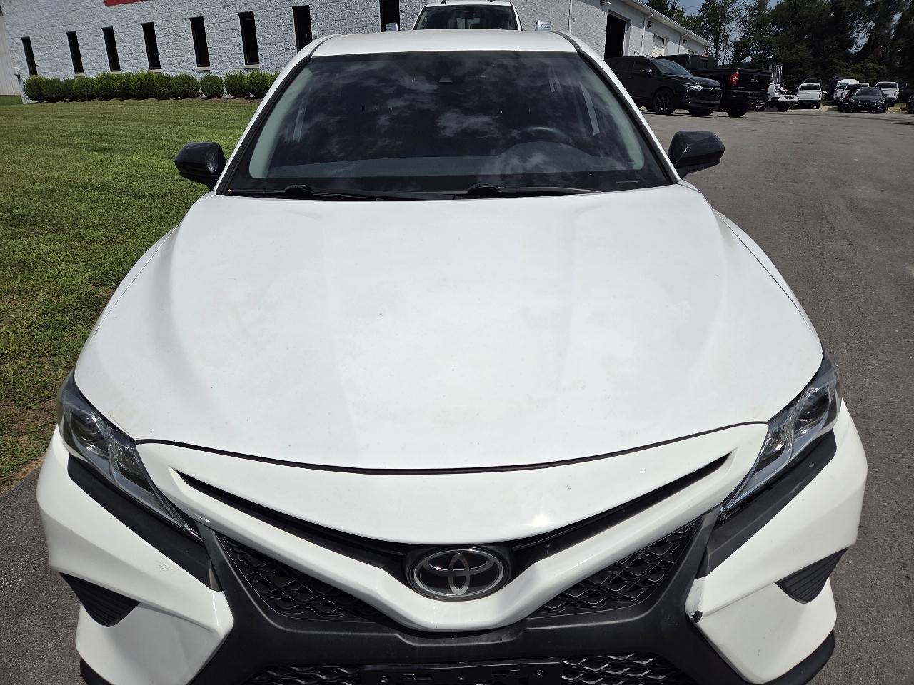 Toyota Camry SE 2020