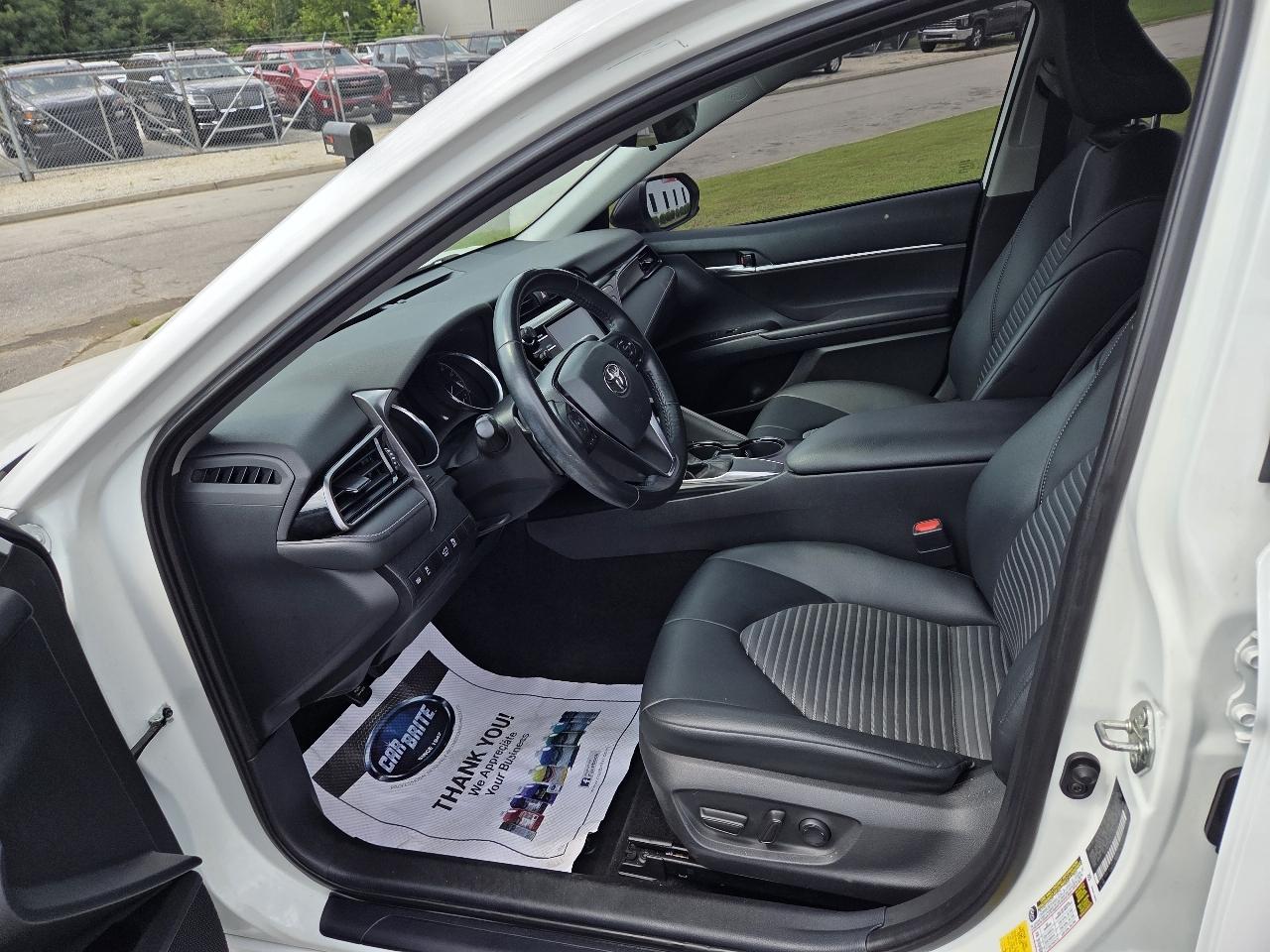 Toyota Camry SE 2020