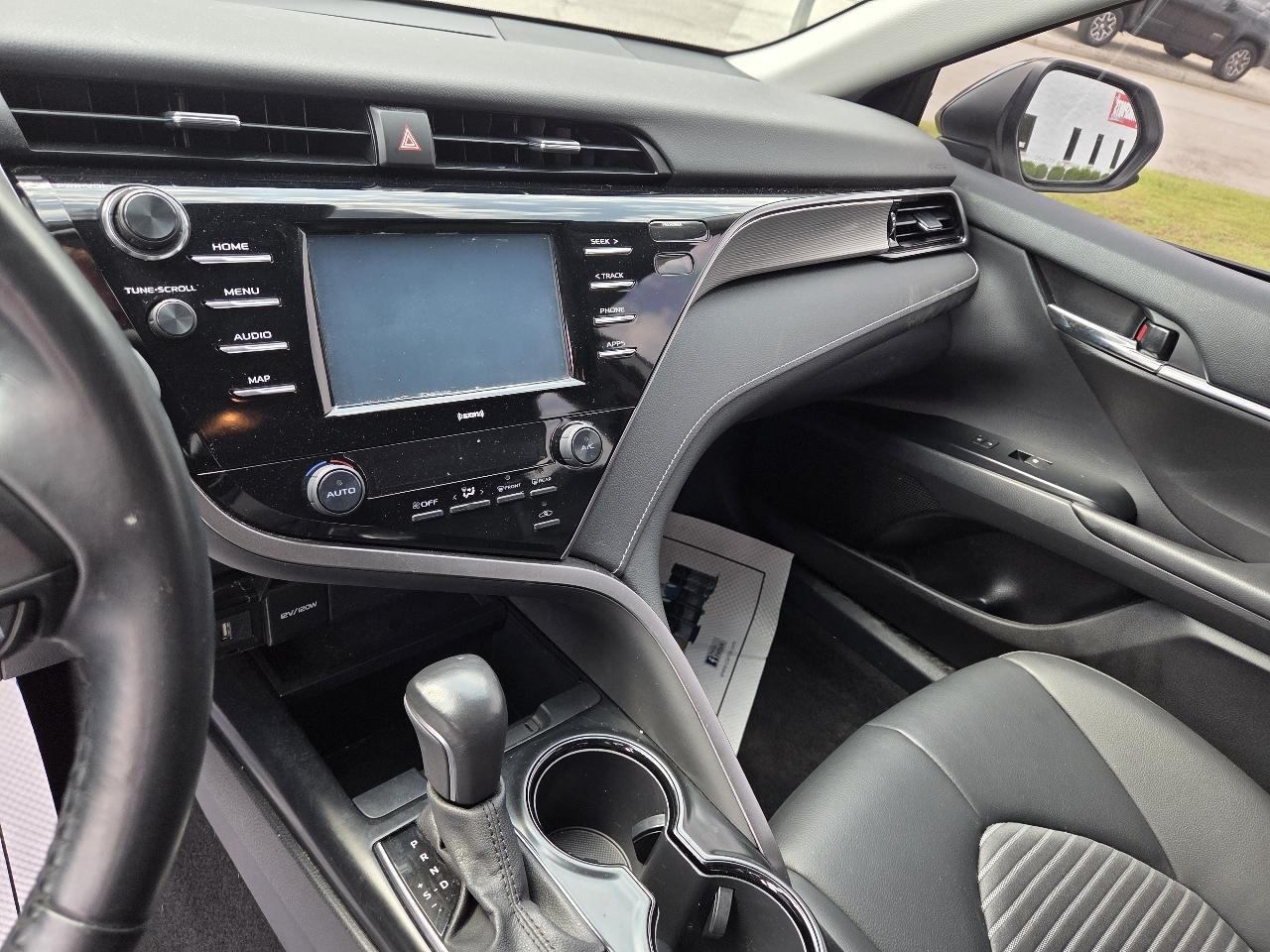 Toyota Camry SE 2020