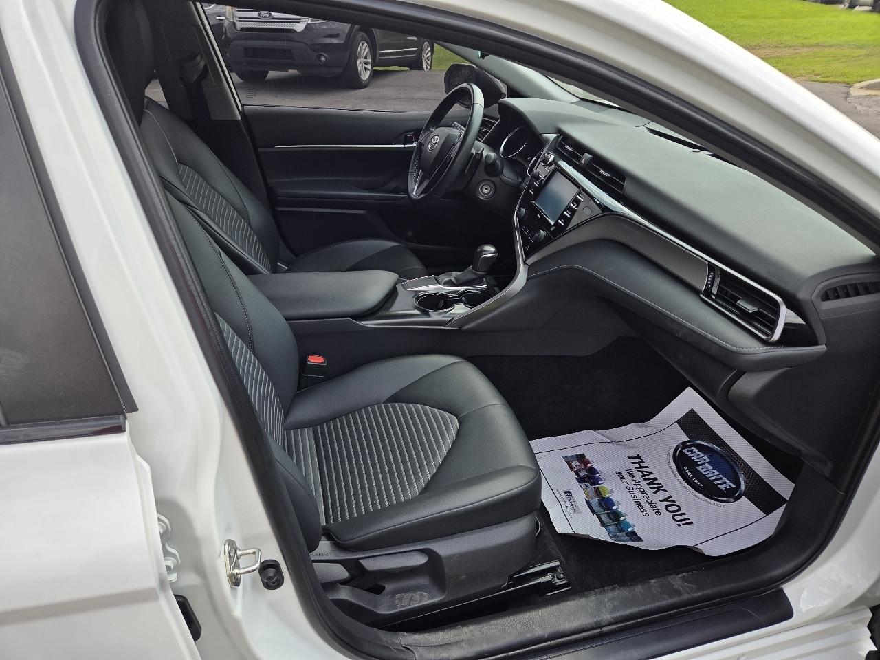 Toyota Camry SE 2020