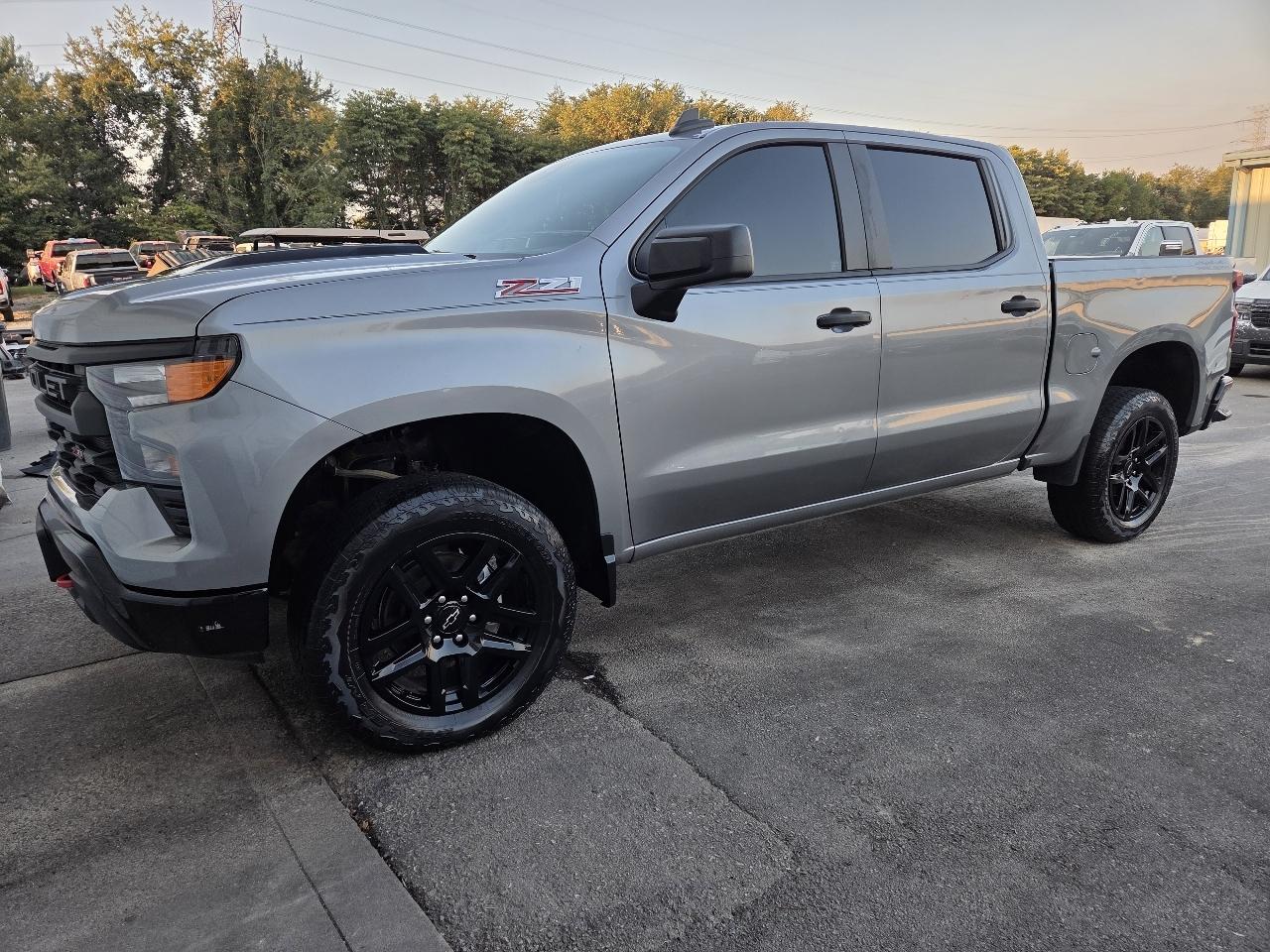 Chevrolet Silverado 1500 4WD Crew Cab 147" Custom Trail Boss 2024