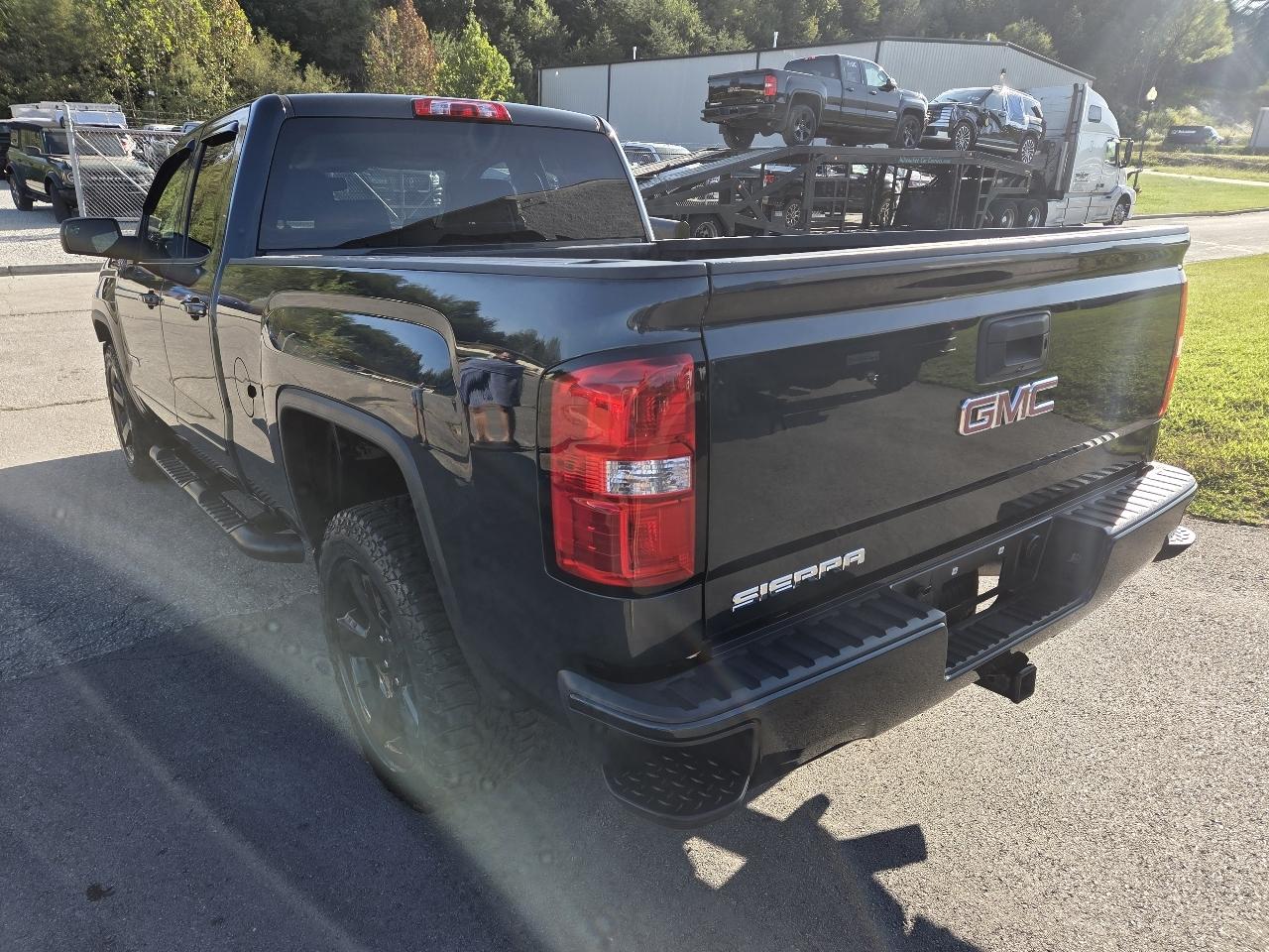 GMC Sierra 1500 4WD Crew Cab 147" Elevation 2017