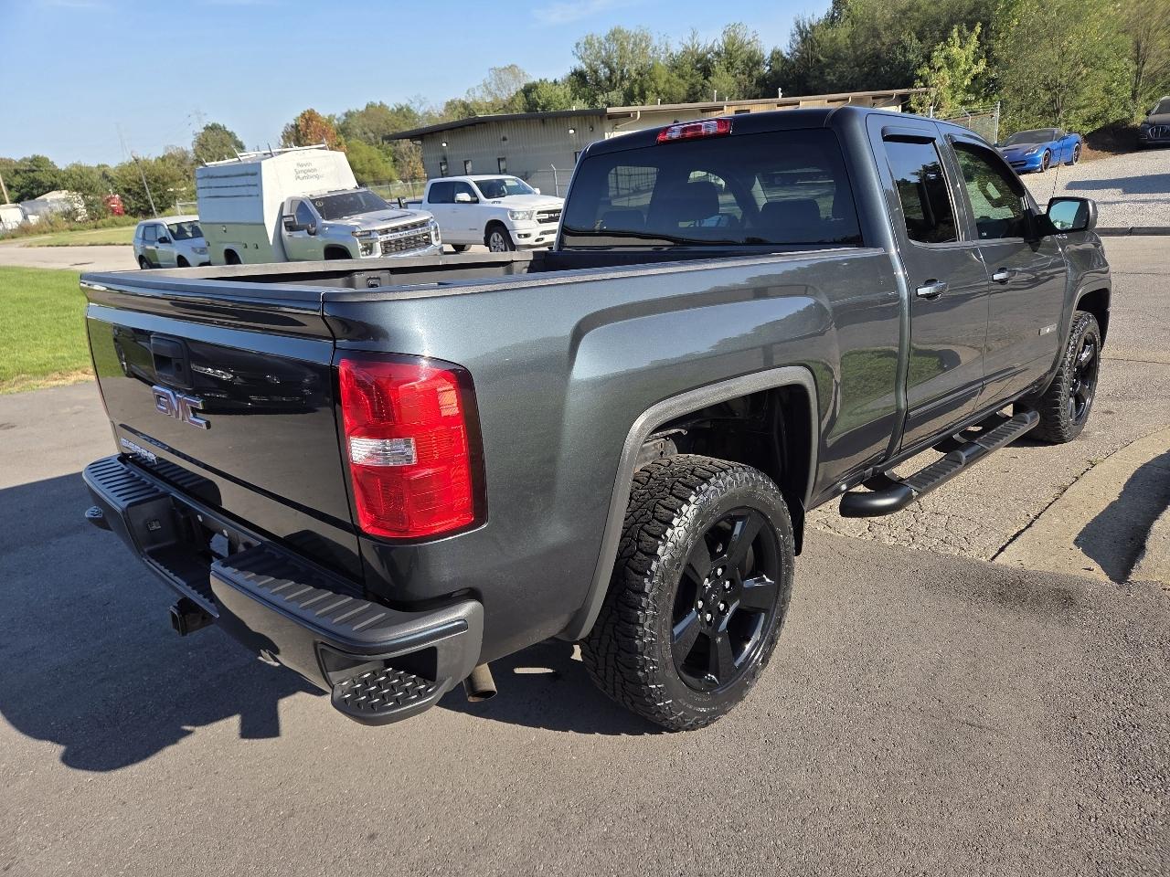 GMC Sierra 1500 4WD Crew Cab 147" Elevation 2017