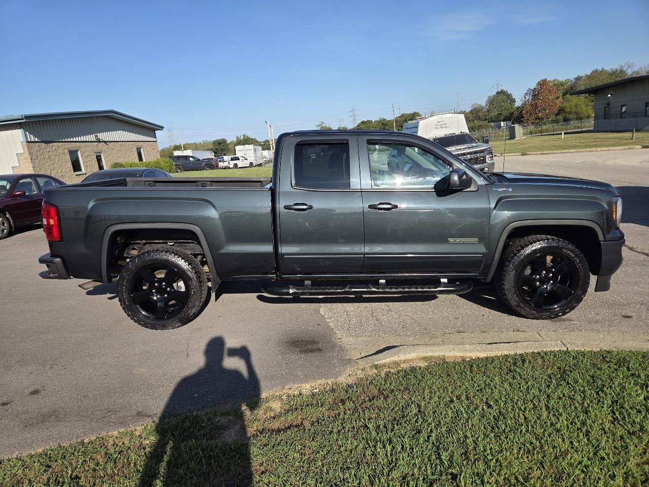 GMC Sierra 1500 4WD Crew Cab 147" Elevation 2017