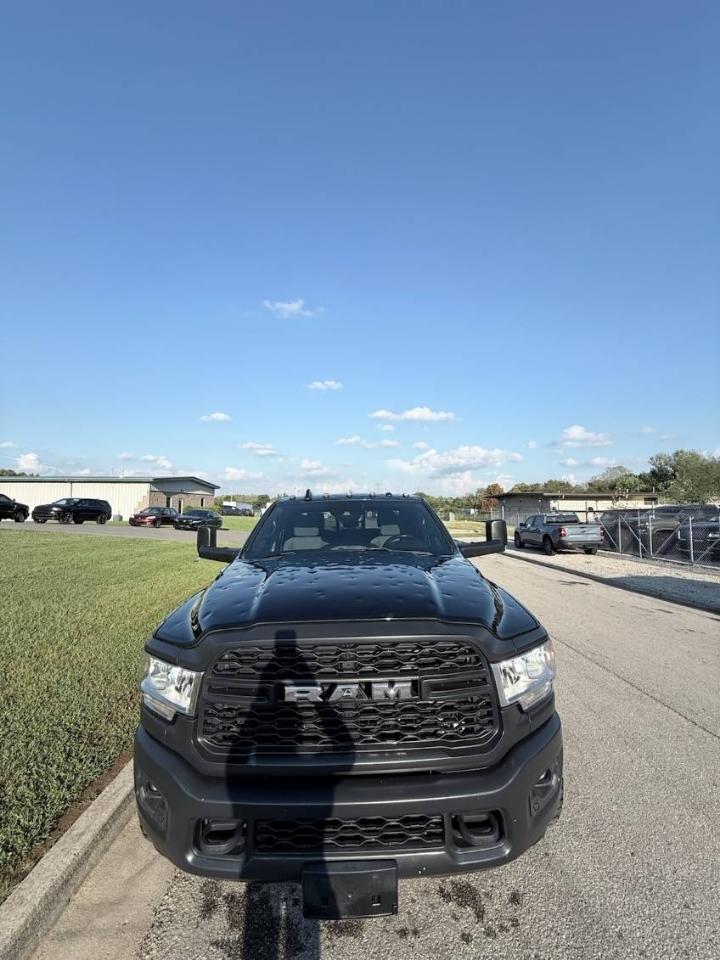 RAM 3500 Tradesman Crew Cab 4WD DRW 2022