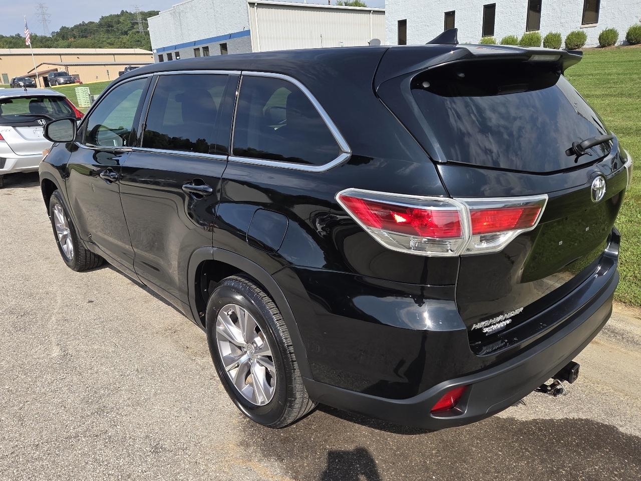 Toyota Highlander LE FWD V6 2015