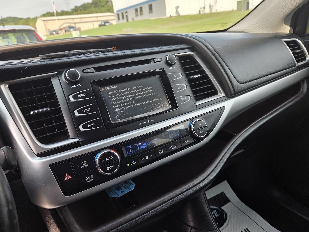 Toyota Highlander LE FWD V6 2015