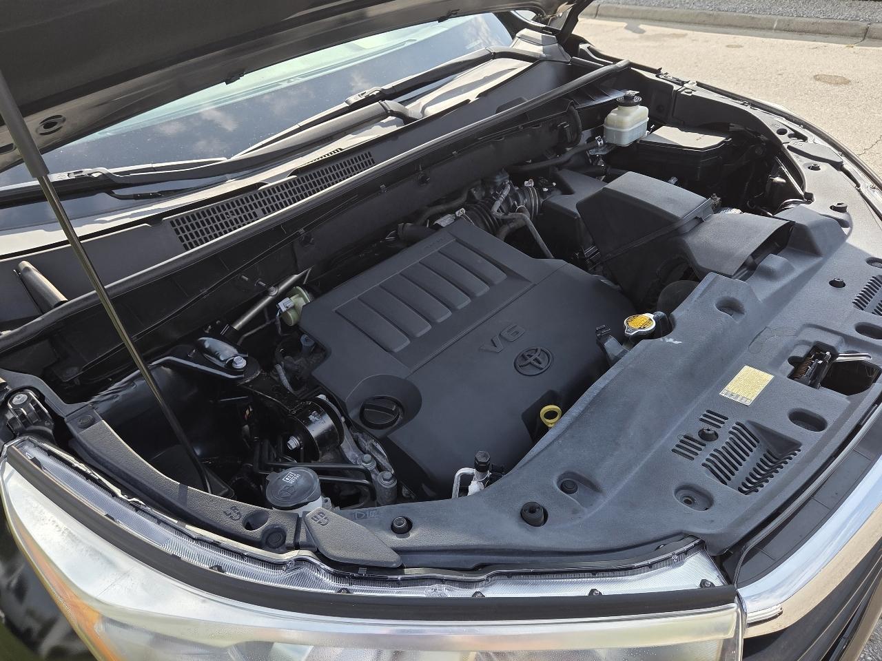 Toyota Highlander LE FWD V6 2015