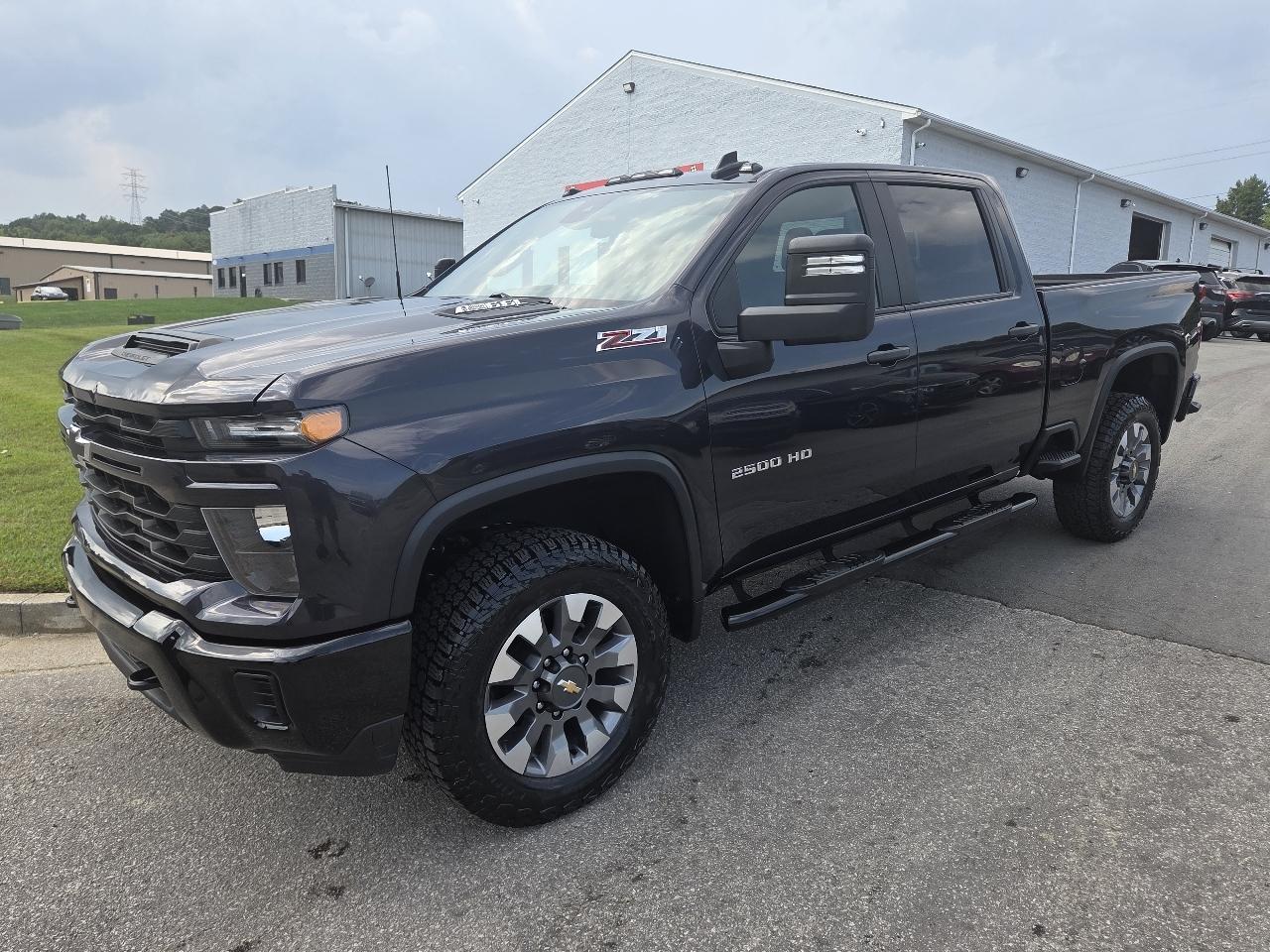 Chevrolet Silverado 2500HD Custom Crew Cab Short Box 4WD 2024
