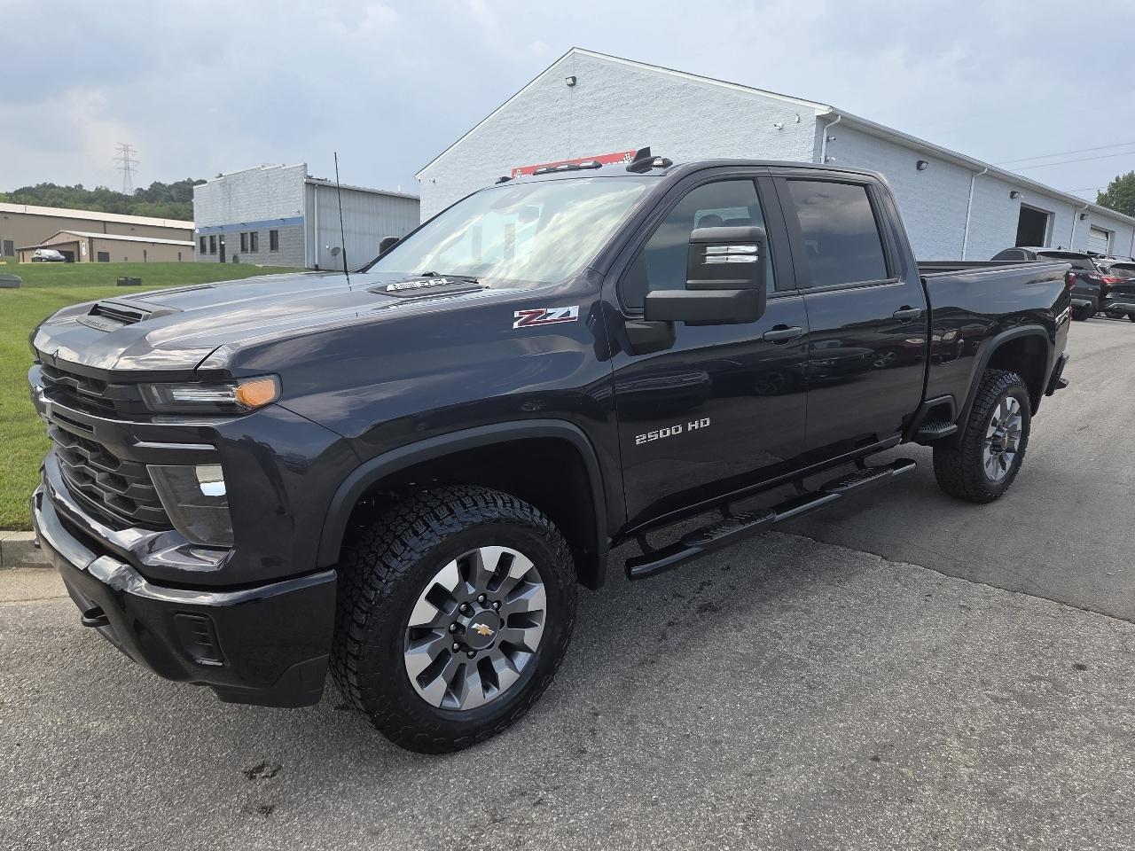 Chevrolet Silverado 2500HD Custom Crew Cab Short Box 4WD 2024