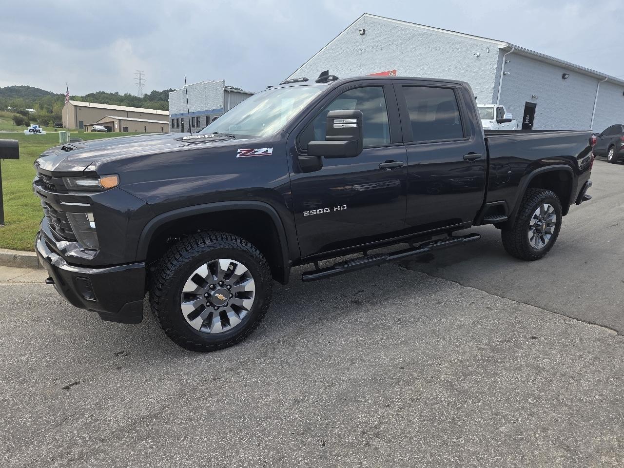 Chevrolet Silverado 2500HD Custom Crew Cab Short Box 4WD 2024