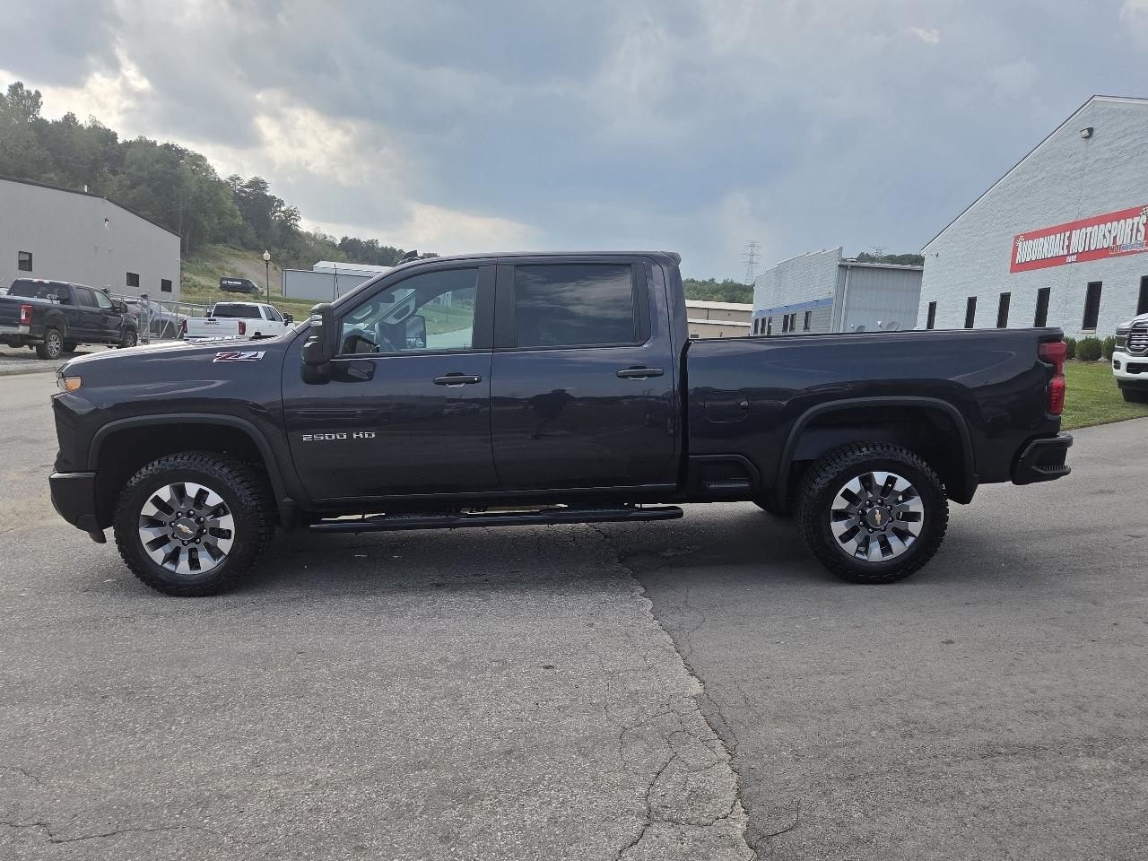 Chevrolet Silverado 2500HD Custom Crew Cab Short Box 4WD 2024
