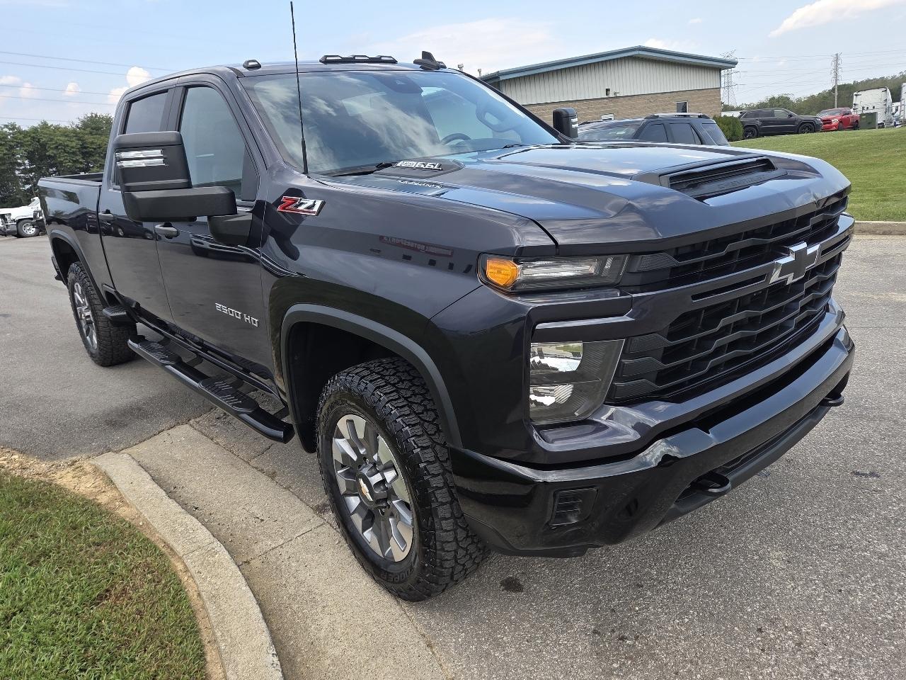 Chevrolet Silverado 2500HD Custom Crew Cab Short Box 4WD 2024