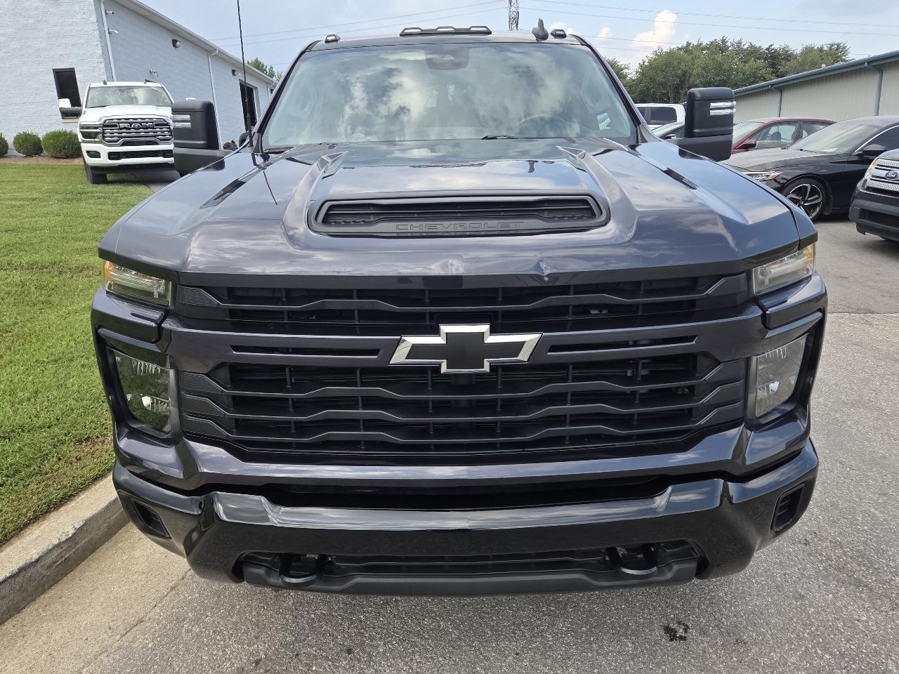 Chevrolet Silverado 2500HD Custom Crew Cab Short Box 4WD 2024