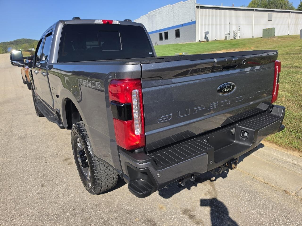 Ford F-250 SD Lariat SuperCab SWB 4WD 2024