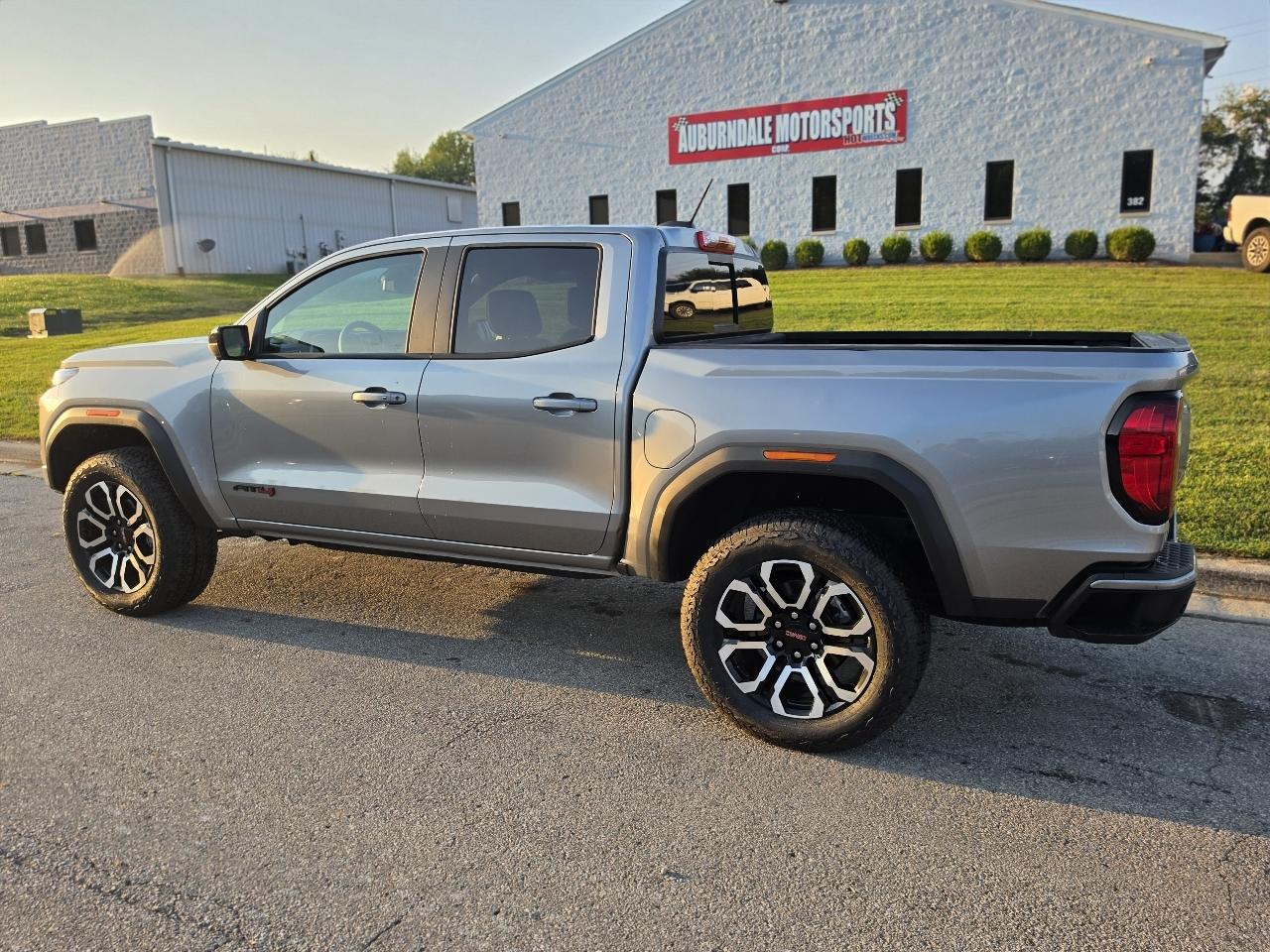 GMC Canyon AT4 Crew Cab 4WD 2026