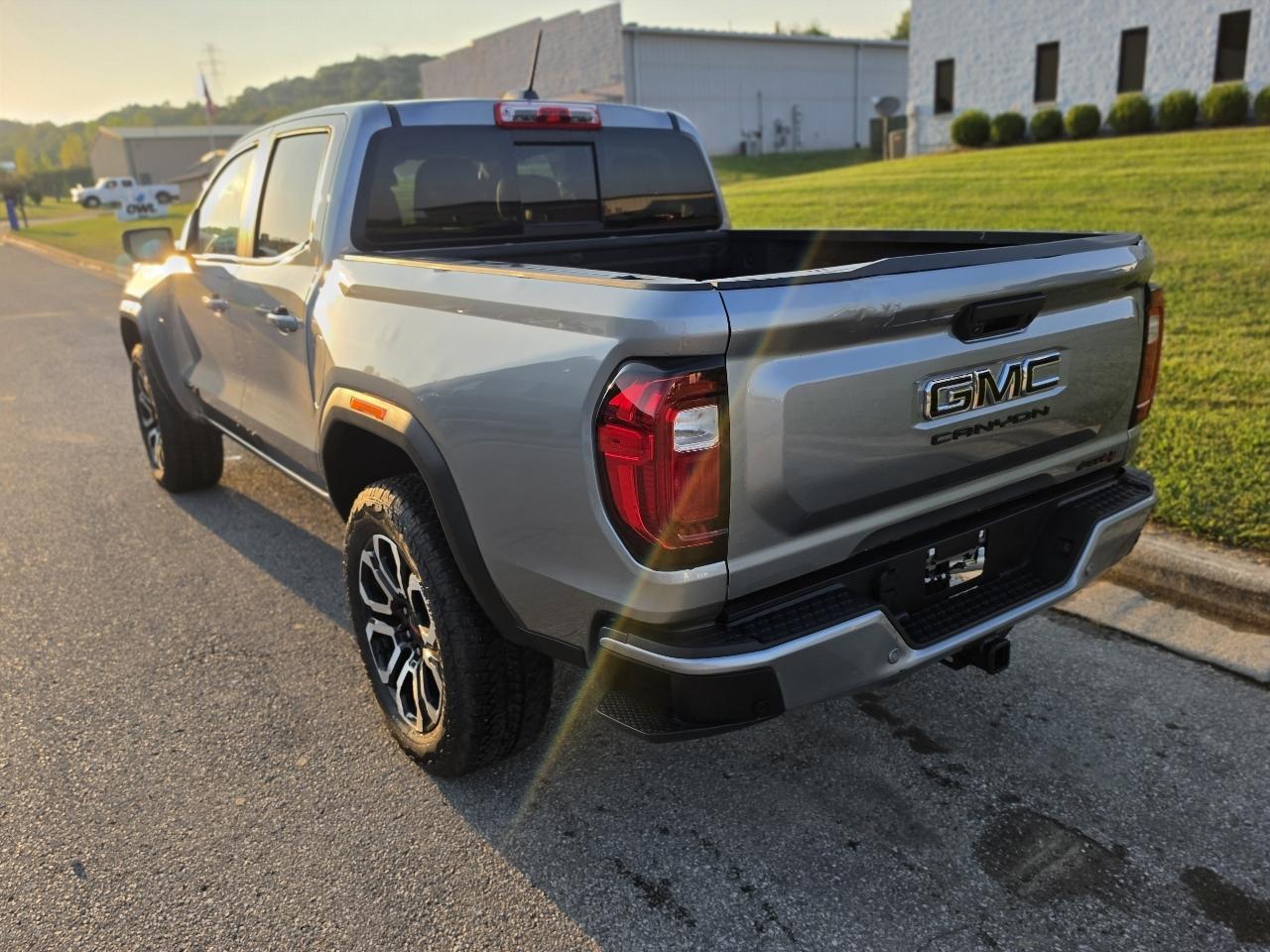 GMC Canyon AT4 Crew Cab 4WD 2026