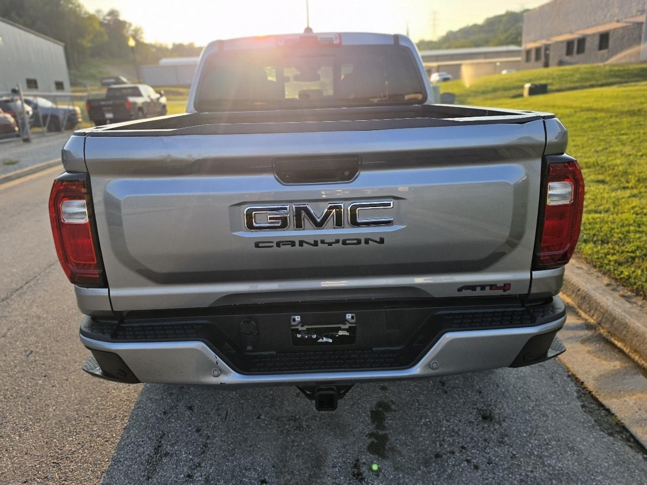 GMC Canyon AT4 Crew Cab 4WD 2026