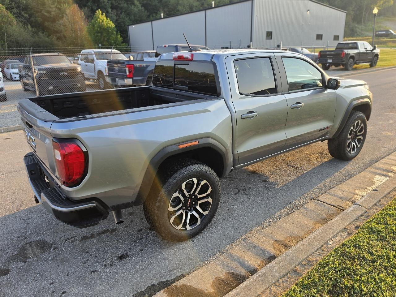 GMC Canyon AT4 Crew Cab 4WD 2026