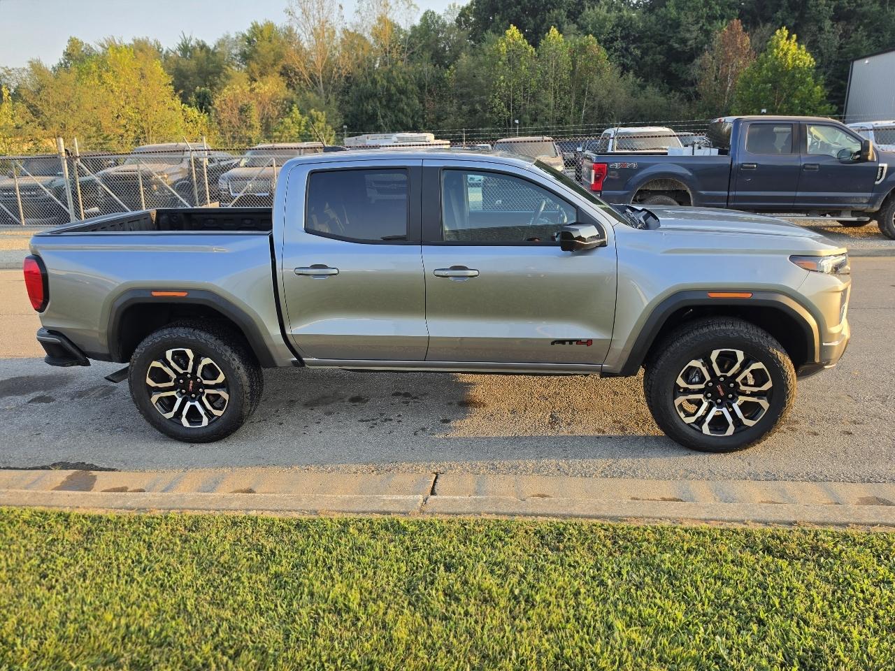 GMC Canyon AT4 Crew Cab 4WD 2026