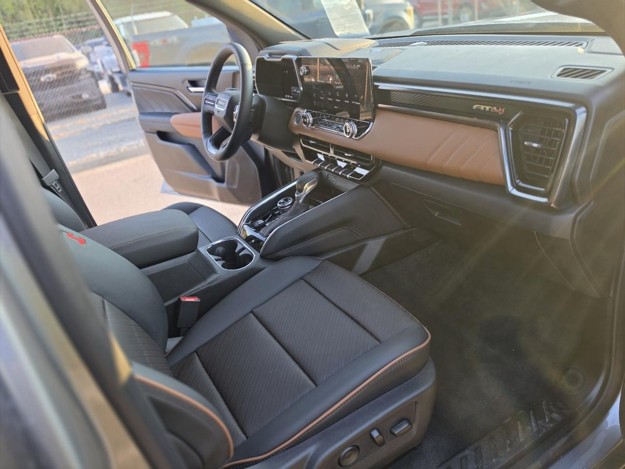 GMC Canyon AT4 Crew Cab 4WD 2026