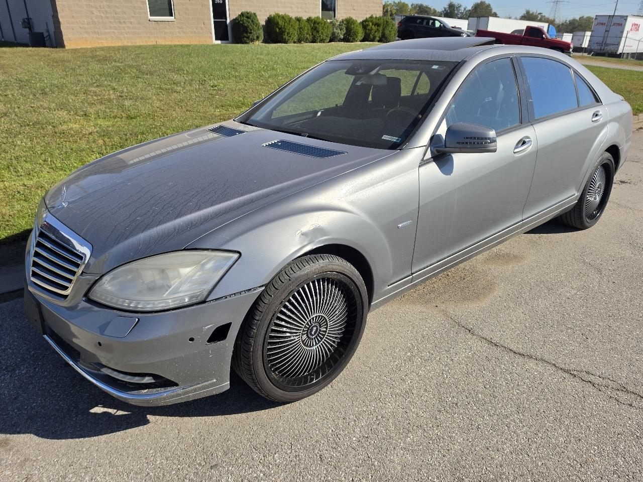 Mercedes-Benz S-Class S550 4-MATIC 2012