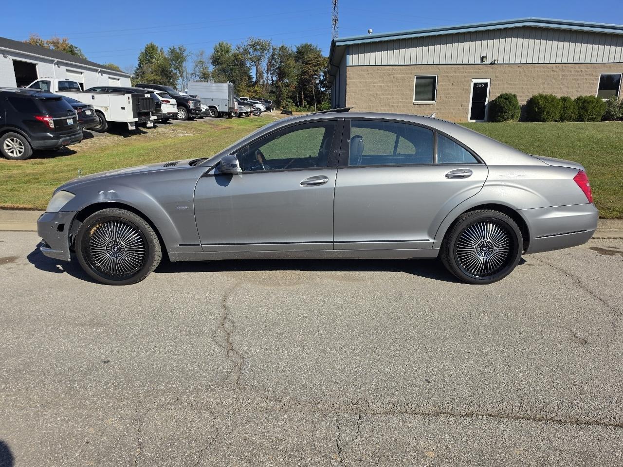 Mercedes-Benz S-Class S550 4-MATIC 2012